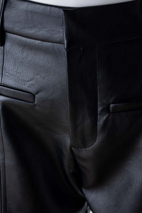 Card slide image -  SHORT DE MOVIES NEGRO TIPO CUERO PARA MUJER